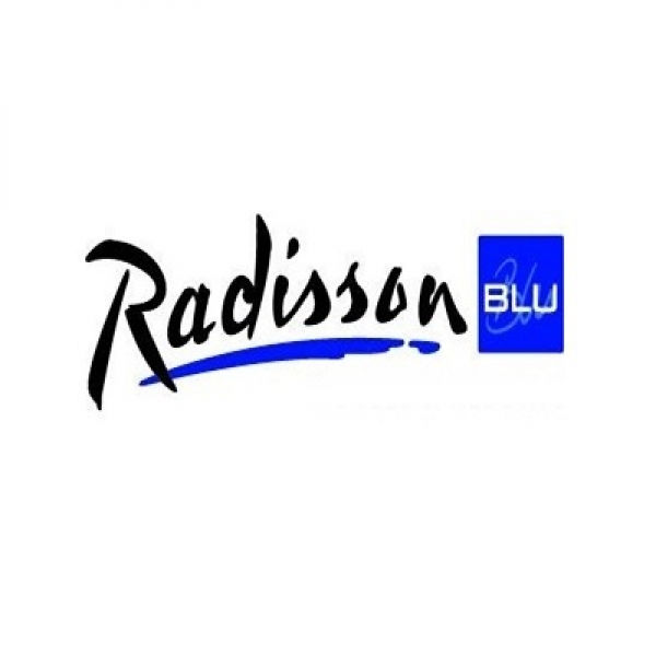 Radisson group. Логотип Рэдиссон Блу Челябинск. Рэдиссон Блю логотип без фона. Рэдиссон Блу Челябинск. Отель Radisson Blu, Калининград логотип.